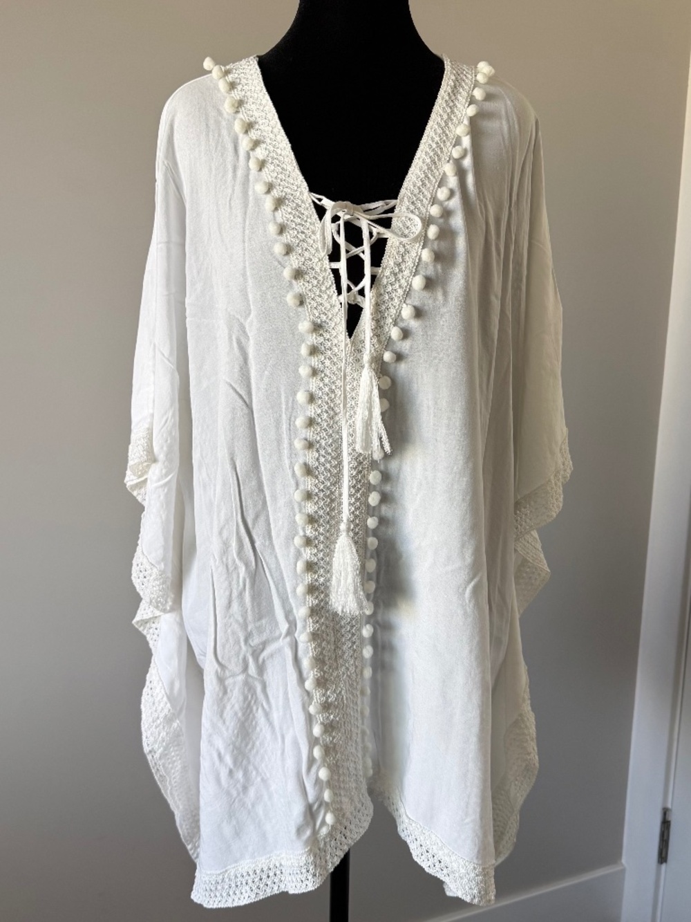 Bindya New York White Boho Pom Pom Lace Tassel Caftan Cover-Up One Size